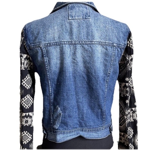 Boho‎ Denim Jean Jacket Women’s Small Aztec Woven Sleeve Casual Chic - Picture 3 of 6